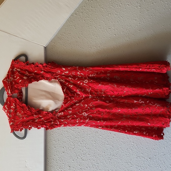 Pretty, red Francesca's lace dress in great condition! - Picture 4 of 13
